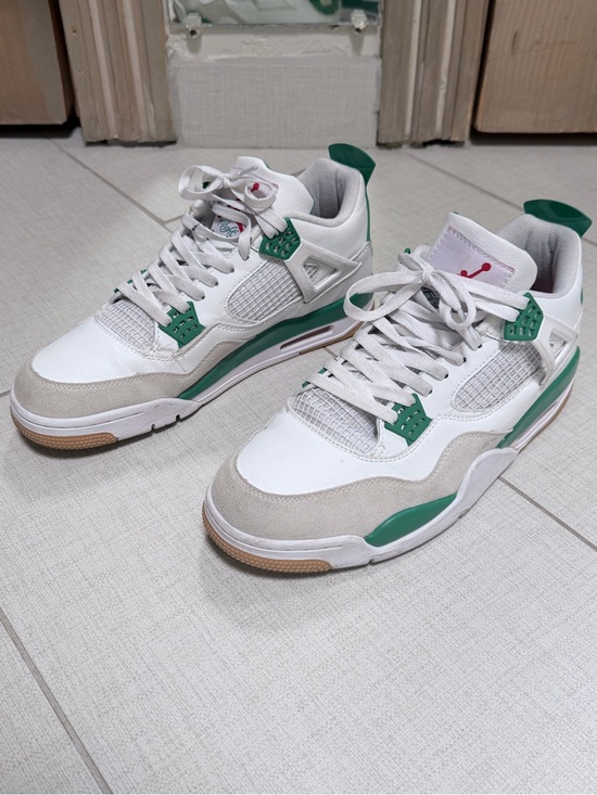 Nike Air Jordan 4 Retro “Pine Green”
Men’s Size 11 main image 7